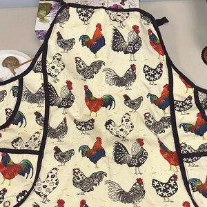 ULSTER WEAVERS Cream Navy Red Country Roosters Hens Cotton Apron with Pockets